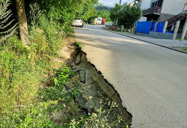 Čitaoci reporteri: odron u prvomajskoj ulici