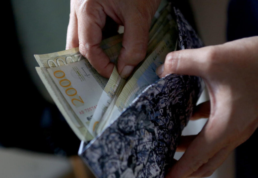 Plata do 350. 000 dinara, sediš 8 sati