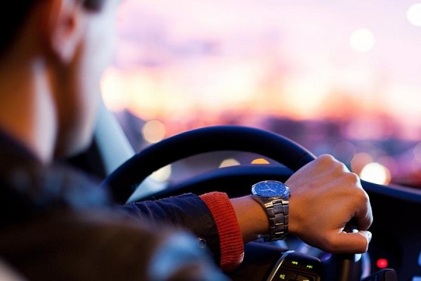 Nova Prevara – Zaustavljaju Ljude I Traže Pomoć, A Onda Ih Opelješe: Čačanin Naseo, Pa Gorko Zažalio 3 Auto