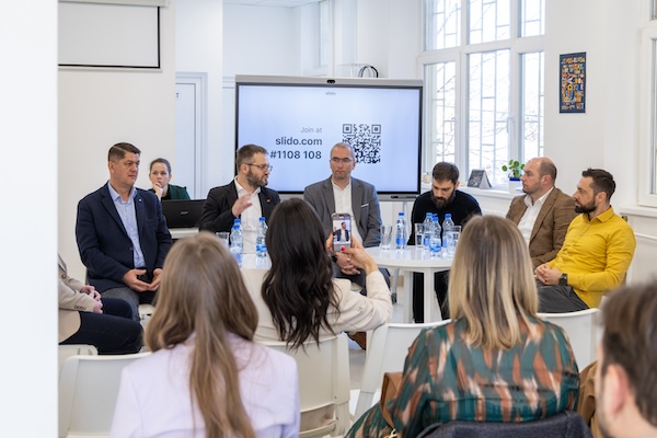 „Impuls 2019 – Pogledi U Budućnost“: Region Ujedinjen Oko Zajedničke Vizije Inovativnog Ekosistema 2 Panelisti e2809ekako stvoriti 100 novih startapova u zapadnoj srbiji i sumadiji u narednih 5 godina konferencija 2