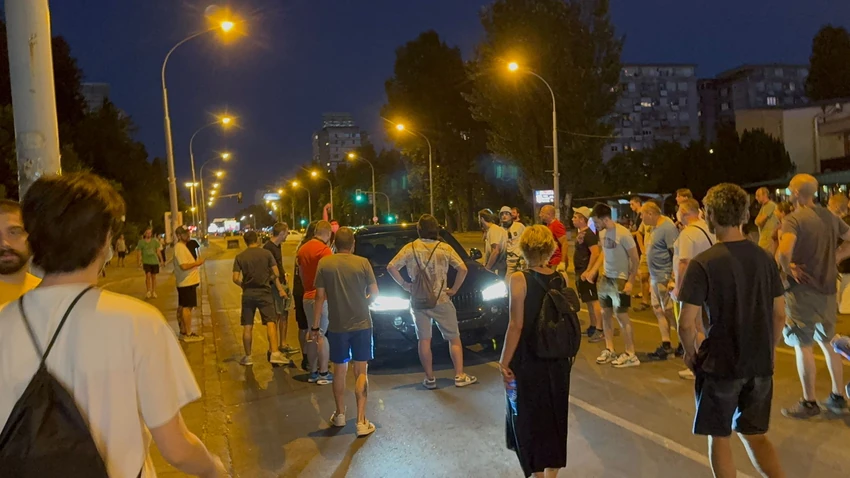 Pokusaj probijanja blokade, fontana, novi beograd