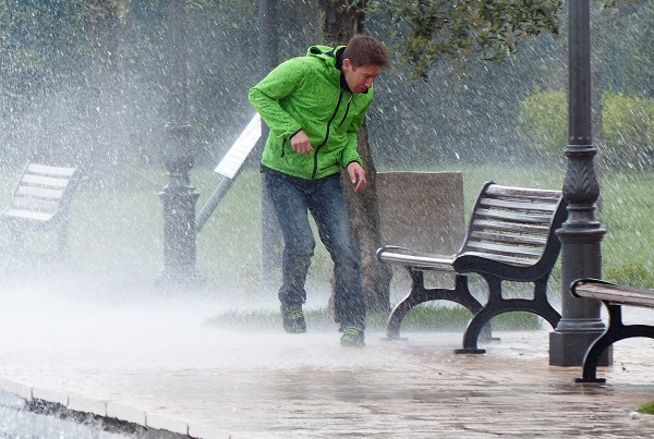Promenljivo I Nestabilno – Posle Podne I Uveče Kiša, Pljuskovi I Grmljavina 2 Kisa bara pokisnuti 1
