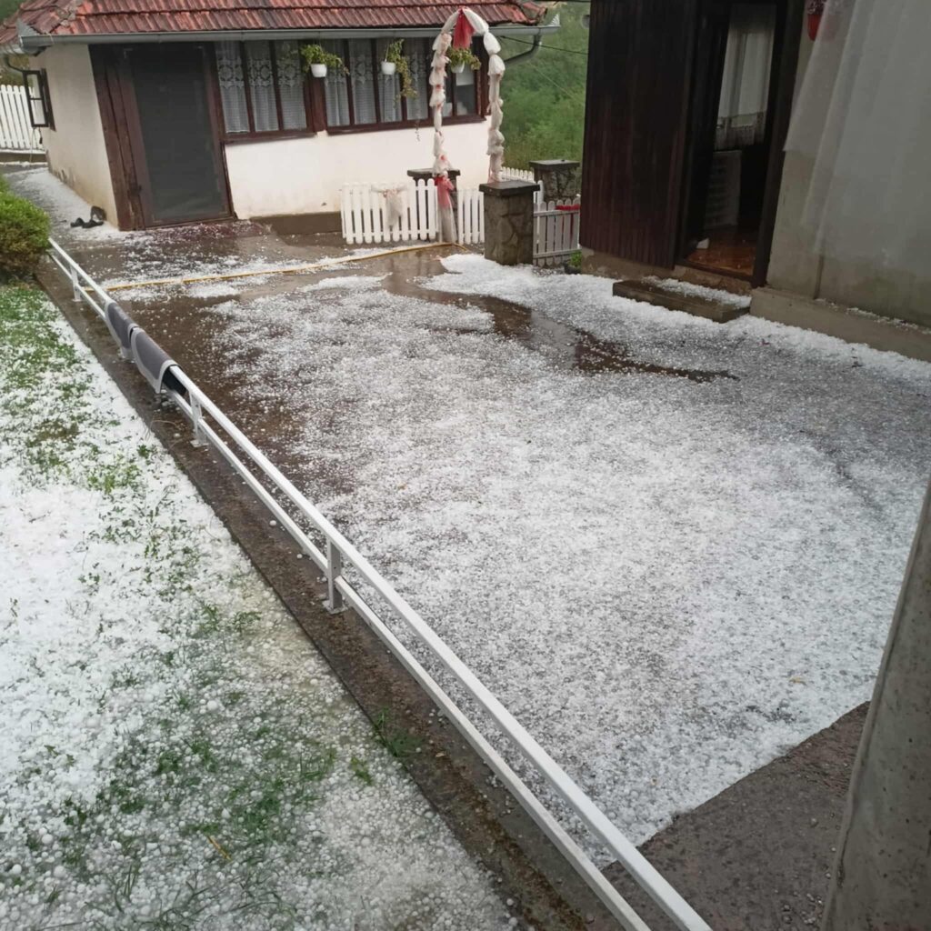 Topola grad top press 1