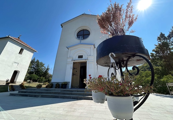 Majdan Dobio Uređen Plato I Prilazni Put Do Crkve 2 Img 3229