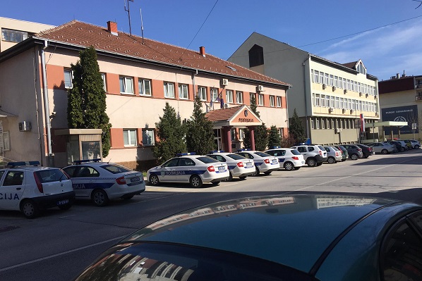 Milanovačka Policija Uhapsila Dvojicu Zbog Prodaje Droge, Među Kupcima I Maloletnik 2 Policija grad ulica 2